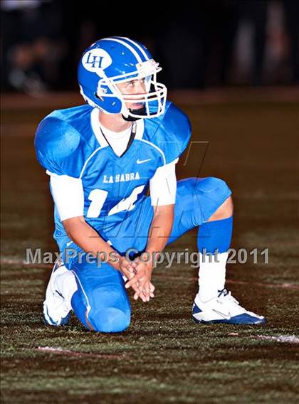 Thumbnail 3 in La Habra vs. Servite photogallery.