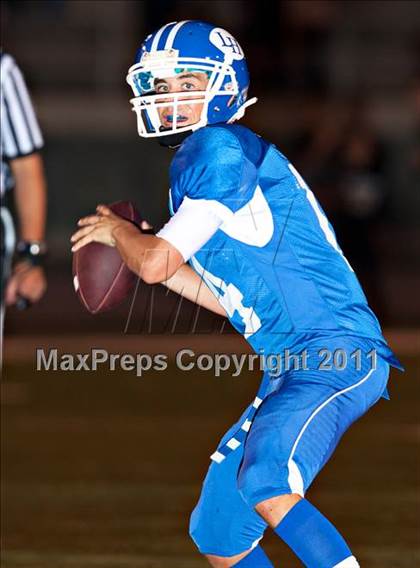 Thumbnail 2 in La Habra vs. Servite photogallery.