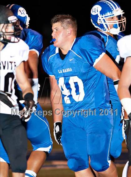 Thumbnail 1 in La Habra vs. Servite photogallery.