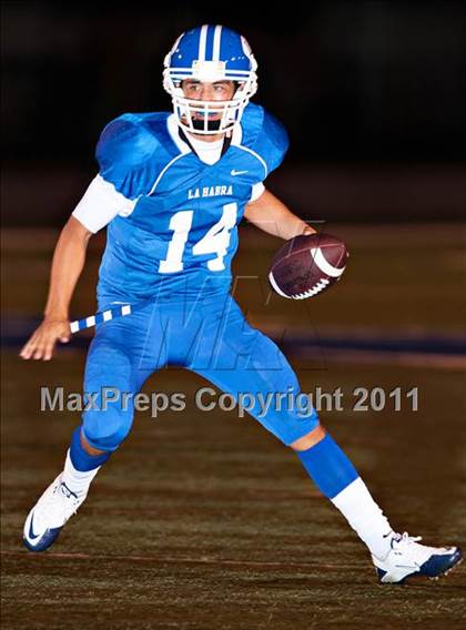 Thumbnail 3 in La Habra vs. Servite photogallery.