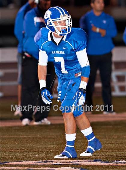Thumbnail 3 in La Habra vs. Servite photogallery.