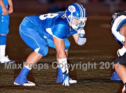 Thumbnail 2 in La Habra vs. Servite photogallery.