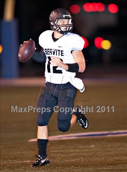Thumbnail 2 in La Habra vs. Servite photogallery.