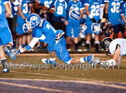 Thumbnail 1 in La Habra vs. Servite photogallery.