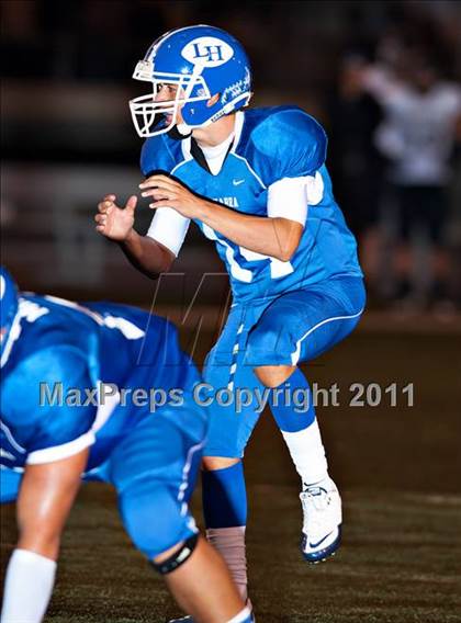 Thumbnail 3 in La Habra vs. Servite photogallery.