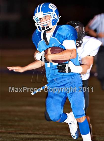 Thumbnail 1 in La Habra vs. Servite photogallery.