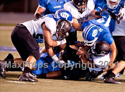 Thumbnail 1 in La Habra vs. Servite photogallery.