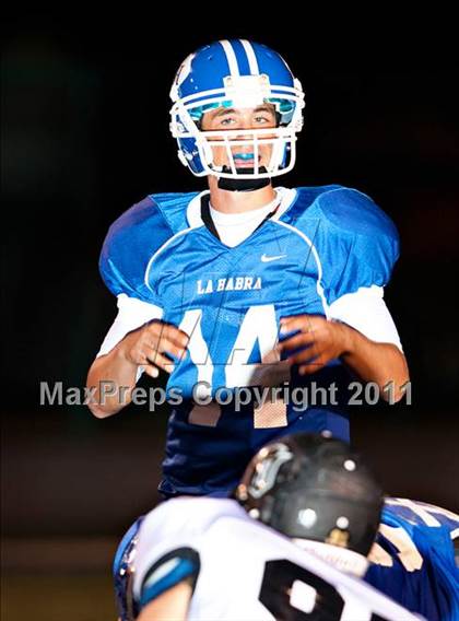 Thumbnail 2 in La Habra vs. Servite photogallery.