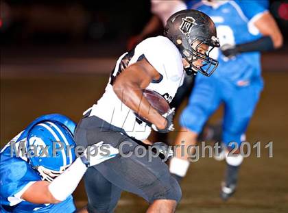 Thumbnail 2 in La Habra vs. Servite photogallery.