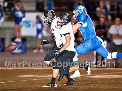 Thumbnail 1 in La Habra vs. Servite photogallery.
