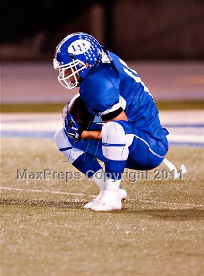 Thumbnail 3 in La Habra vs. Servite photogallery.