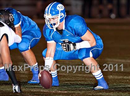 Thumbnail 1 in La Habra vs. Servite photogallery.