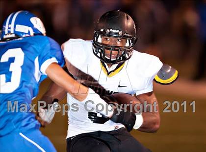 Thumbnail 3 in La Habra vs. Servite photogallery.