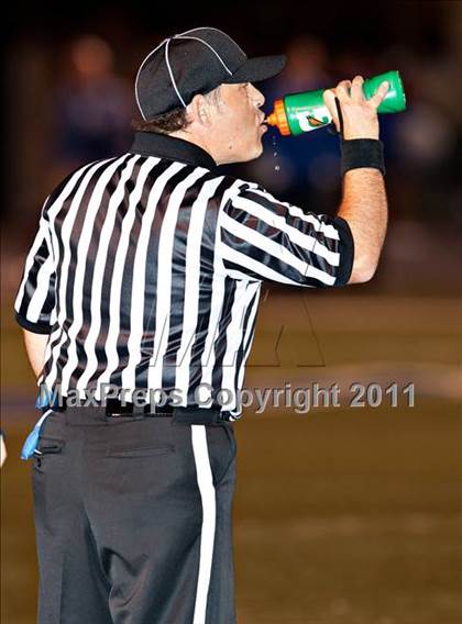 Thumbnail 3 in La Habra vs. Servite photogallery.