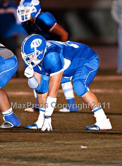 Thumbnail 2 in La Habra vs. Servite photogallery.
