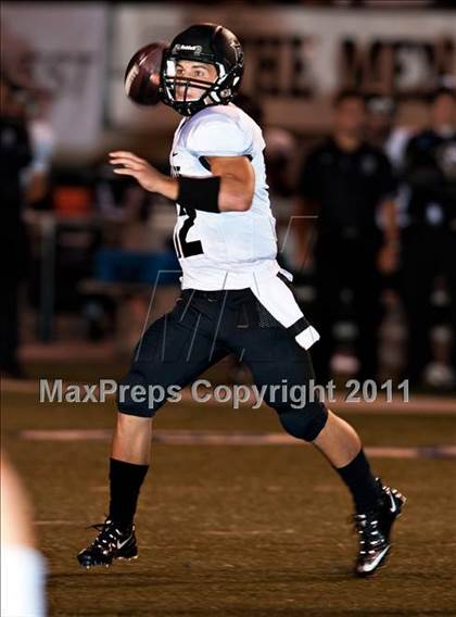 Thumbnail 1 in La Habra vs. Servite photogallery.