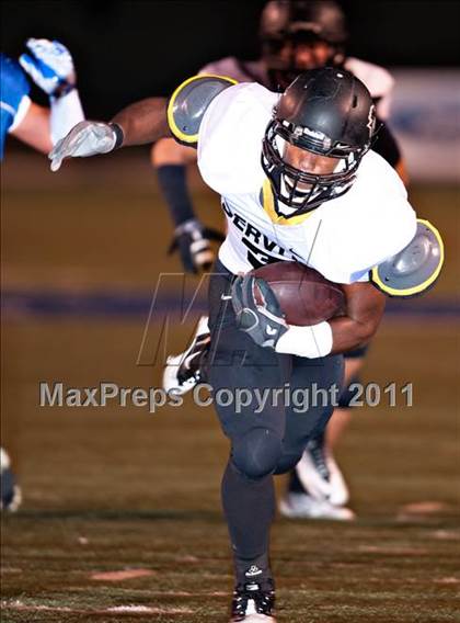 Thumbnail 2 in La Habra vs. Servite photogallery.