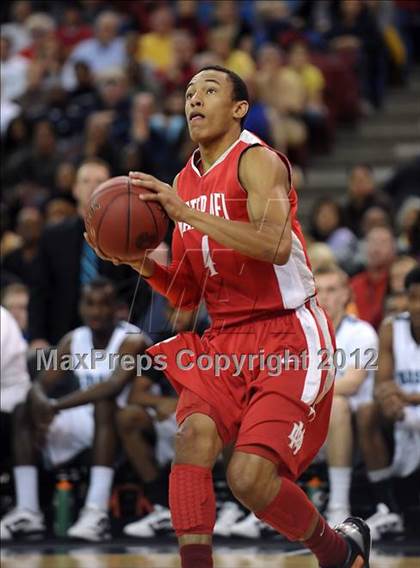 Thumbnail 2 in Mater Dei vs. Sheldon (CIF State D1 Final) photogallery.