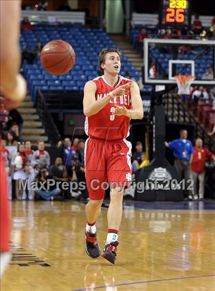 Thumbnail 3 in Mater Dei vs. Sheldon (CIF State D1 Final) photogallery.