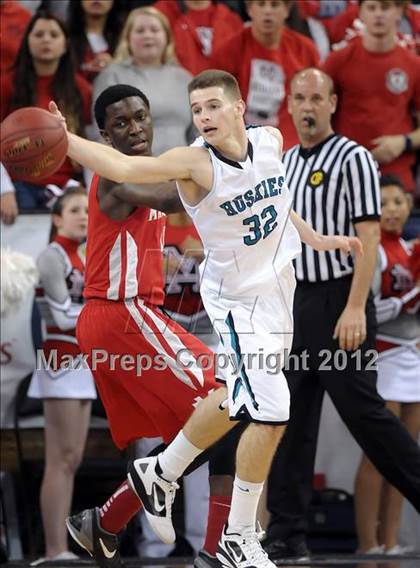 Thumbnail 3 in Mater Dei vs. Sheldon (CIF State D1 Final) photogallery.