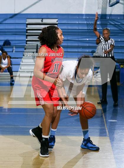 Thumbnail 3 in Harvard-Westlake vs Serra photogallery.