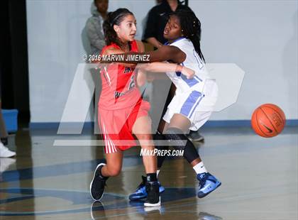 Thumbnail 2 in Harvard-Westlake vs Serra photogallery.