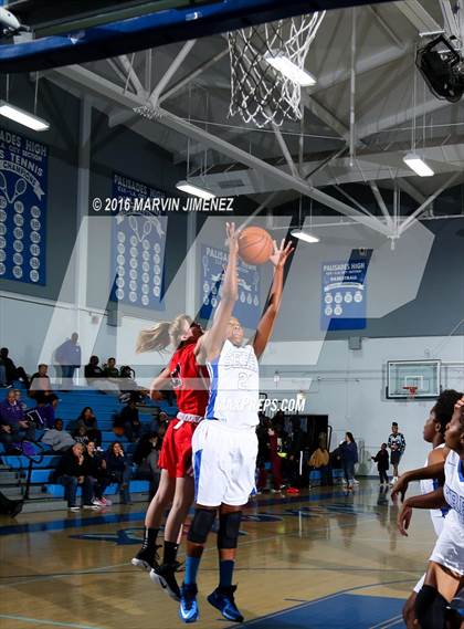 Thumbnail 1 in Harvard-Westlake vs Serra photogallery.