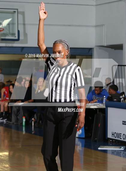 Thumbnail 3 in Harvard-Westlake vs Serra photogallery.