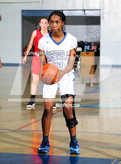Thumbnail 1 in Harvard-Westlake vs Serra photogallery.