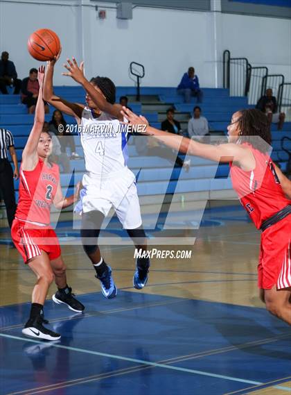 Thumbnail 1 in Harvard-Westlake vs Serra photogallery.