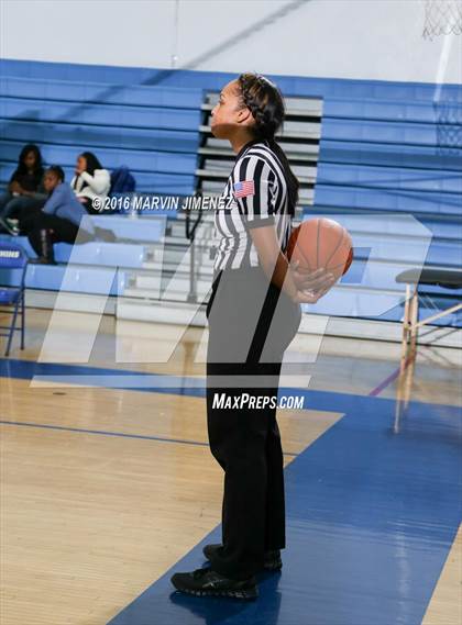 Thumbnail 1 in Harvard-Westlake vs Serra photogallery.