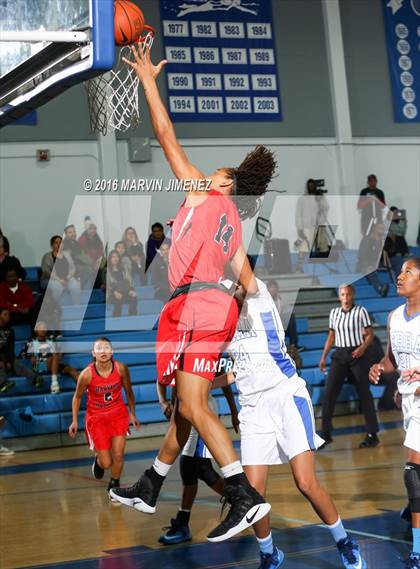 Thumbnail 1 in Harvard-Westlake vs Serra photogallery.