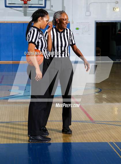 Thumbnail 3 in Harvard-Westlake vs Serra photogallery.
