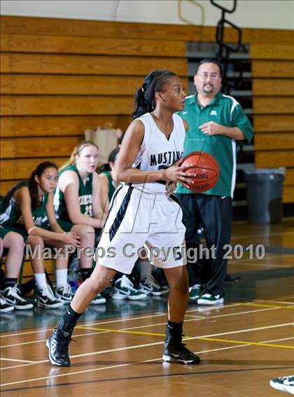 Thumbnail 2 in Mira Costa vs. Stockdale (Santa Barbara Tournament of Champions) photogallery.