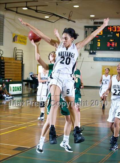 Thumbnail 2 in Mira Costa vs. Stockdale (Santa Barbara Tournament of Champions) photogallery.