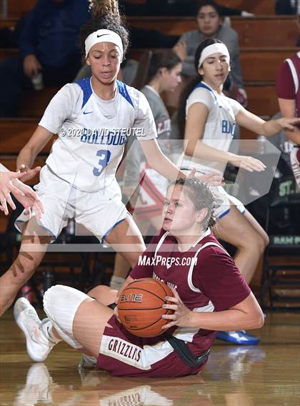 Thumbnail 2 in Folsom vs. Mission Hills (MLK Showcase) photogallery.