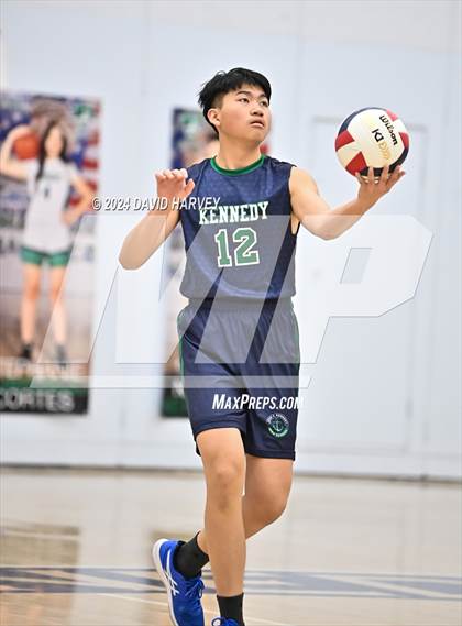 Thumbnail 3 in Kennedy vs Alameda photogallery.