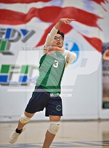 Thumbnail 2 in Kennedy vs Alameda photogallery.