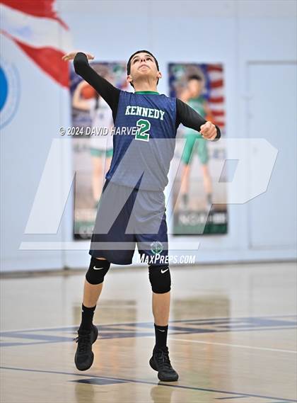 Thumbnail 3 in Kennedy vs Alameda photogallery.