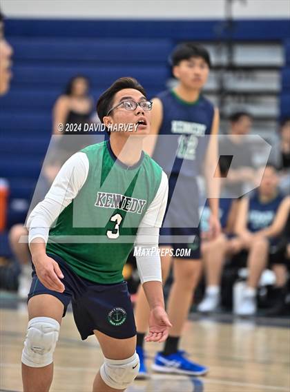Thumbnail 3 in Kennedy vs Alameda photogallery.