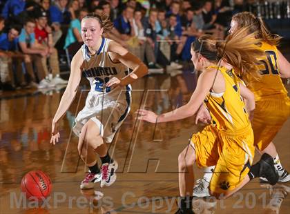 Thumbnail 2 in Rifle vs Broomfield (CHSAA 4A Second Round Playoff) photogallery.