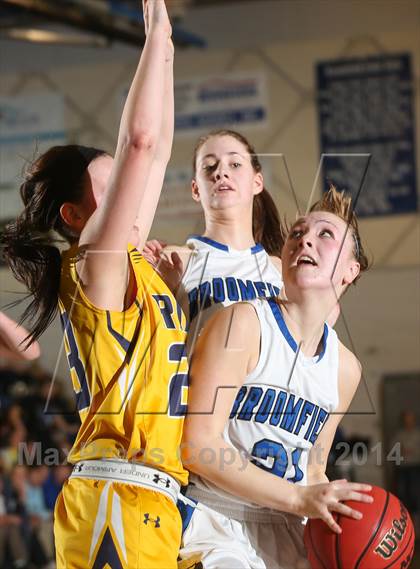 Thumbnail 3 in Rifle vs Broomfield (CHSAA 4A Second Round Playoff) photogallery.
