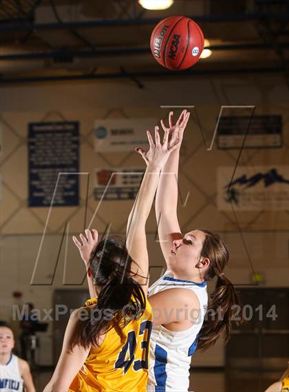 Thumbnail 2 in Rifle vs Broomfield (CHSAA 4A Second Round Playoff) photogallery.