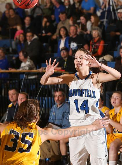 Thumbnail 1 in Rifle vs Broomfield (CHSAA 4A Second Round Playoff) photogallery.