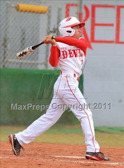 Thumbnail 1 in Sweetwater vs Yreka (San Diego Lions Tournament) photogallery.