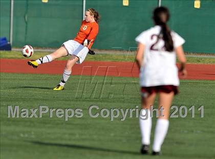 Thumbnail 2 in Torrey Pines vs. Bullard (CIF SoCal D1 Regional Final) photogallery.