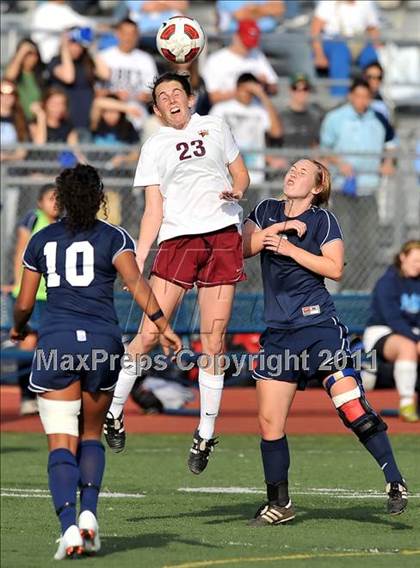 Thumbnail 2 in Torrey Pines vs. Bullard (CIF SoCal D1 Regional Final) photogallery.