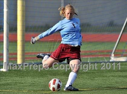 Thumbnail 3 in Torrey Pines vs. Bullard (CIF SoCal D1 Regional Final) photogallery.