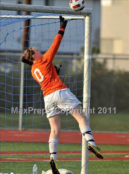 Thumbnail 1 in Torrey Pines vs. Bullard (CIF SoCal D1 Regional Final) photogallery.