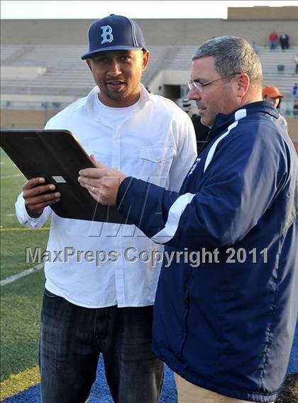 Thumbnail 2 in Torrey Pines vs. Bullard (CIF SoCal D1 Regional Final) photogallery.